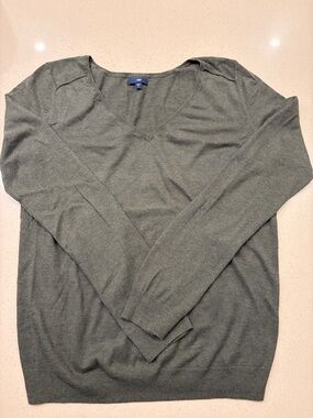 GAP Women’s V-Neck Sweater in Olive
